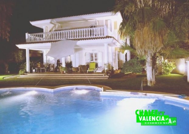 G4008-28 piscina y terraza nocturna-chalet-valencia-la-eliana
