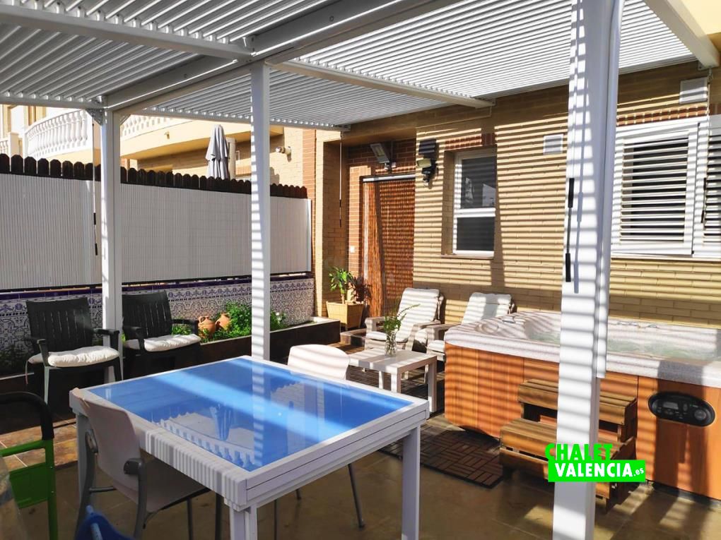 Adosado SAB con SPA y jardín comunitario