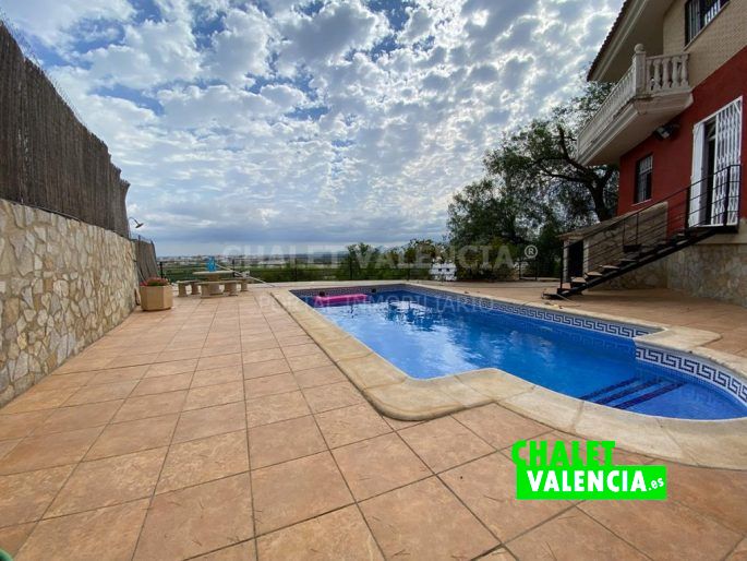 Piscina con bonitas vistas en Valencia
